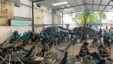 Quán cà phê kiêm trạm sạc xe điện: Mô hình mới hút tài xế công nghệ ở TP. HCM