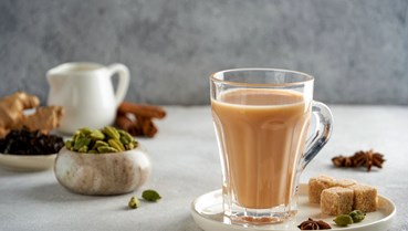 Karak Chai: Sự pha trộn độc đáo giữa vị trà đậm Assam và hương béo vùng Vịnh