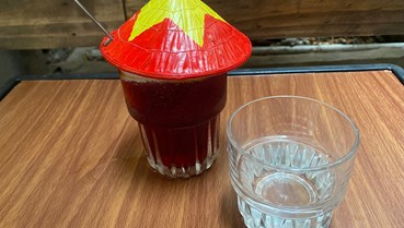 Ký ức Việt Nam qua chiếc nón lá trên ly cà phê