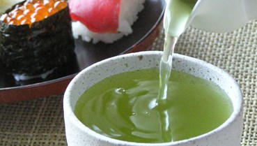 Trà Konacha: Từ phụ phẩm xưởng chè đến thức uống tẩy vị trong ẩm thực Nhật