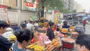 Đồ ăn vặt cổng trường: Ngon, rẻ nhưng tiềm ẩn nhiều rủi ro