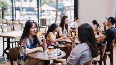 Chiến lược nào giúp doanh nghiệp trà sữa giữ chân khách hàng trẻ?