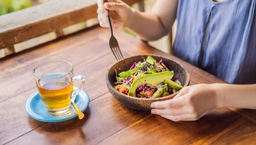 Ăn cơm uống trà cùng lúc: Thói quen dễ làm tăng đường huyết