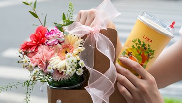 Combo quà “trà kèm hoa” – món quà tinh tế được săn đón dịp 20/10