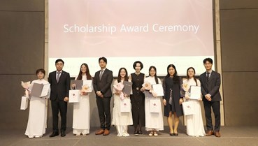 Tập đoàn Lotte trao 50 suất học bổng cho sinh viên xuất sắc và có hoàn cảnh khó khăn