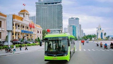 Người dân và du khách Nha Trang hào hứng trải nghiệm buýt điện VinBus