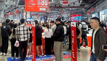 Nghịch lý mùa mua sắm: Phố xá đìu hiu, thiên đường hàng hiệu 'vỡ trận' sớm  