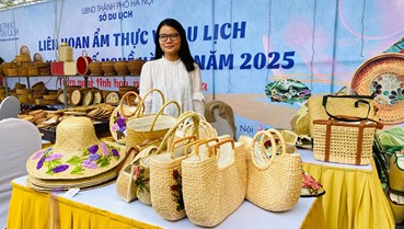 Túi thủ công mộc mạc ghi dấu ấn tại Liên hoan làng nghề Hà Nội 2025