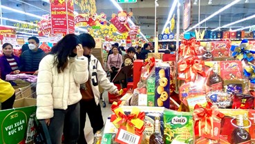 Hàng hóa Tết sẵn sàng vào mùa cao điểm