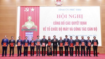 Phú Thọ: Trao quyết định bổ nhiệm 15 giám đốc, phó giám đốc sở