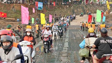 Nhịp cầu nối những bờ vui