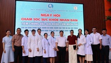 Trao tặng 300 liều vắc xin cúm miễn phí cho người dân phường Bình Tây