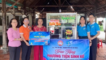 Từ chiếc xe nước mía đến cơ hội tự chủ