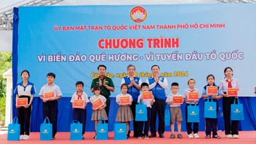 Ấm áp “Trăng thu Biên cương” ở đặc khu Côn Đảo