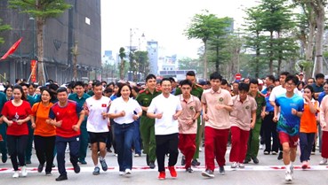 Phường Phú Thượng: Đông đảo người dân hào hứng tham gia Ngày chạy Olympic vì sức khỏe toàn dân 2026