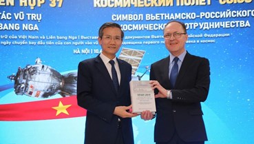 Trưng bày "Chuyến bay liên hợp 37 - Biểu tượng hợp tác vũ trụ Việt Nam - Liên bang Nga"