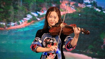 Nghệ sĩ viola Nguyệt Thu khởi động dự án âm nhạc 'Save The World' - Khi nghệ thuật kết nối những trái tim