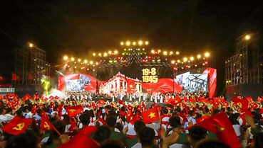 “Dưới cờ vinh quang”: Kết nối 3 điểm cầu đại diện 3 miền của Đất nước