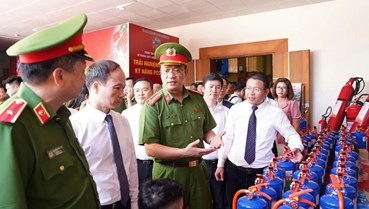 Việt Hưng đưa kỹ năng phòng cháy, chữa cháy thành năng lực tự bảo vệ của cộng đồng