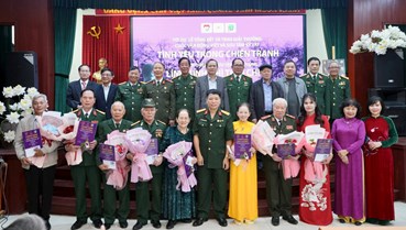 Trao giải thưởng Cuộc vận động viết và sưu tầm kỷ vật “Tình yêu trong chiến tranh”