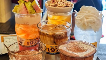 Bánh, trái cây, đồ mặn nhẹ: Topping mới của ngành đồ uống