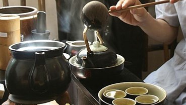 Nghệ thuật trà cụ Việt – Vẻ đẹp phía sau chén trà