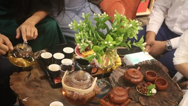 Văn hóa thưởng trà của người Hà Nội: Thanh lịch từ chén trà