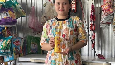 Từ câu chuyện trúng 50 triệu đồng năm ngoái, cả xóm nhỏ miền Tây lại rộn ràng xé nhãn chai mùa hè này