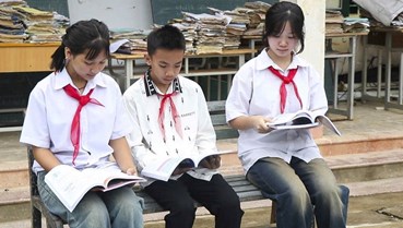 NXBGDVN chung tay tiếp sức học sinh và nhà trường vùng tâm bão