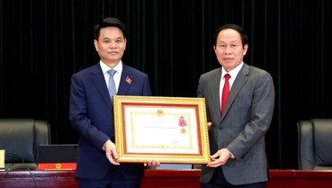 Đồng chí Bí thư Thành ủy Hải Phòng Lê Ngọc Châu vinh dự đón nhận Huân chương Lao động hạng Nhì