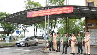 Huế kiểm tra công tác sát hạch lái xe, nâng cao chất lượng phục vụ người dân