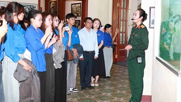  Từ bài học lịch sử đến trải nghiệm thực tế của sinh viên