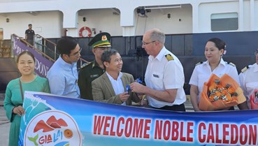 ISLAND SKY cập Cảng Quy Nhơn: Đón dòng khách quốc tế cao cấp trở lại