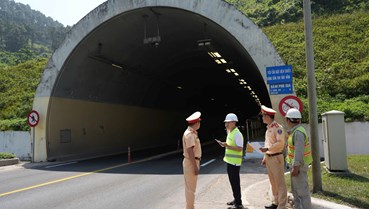 CSGT Phú Lộc tăng cường xử lý vi phạm, bảo đảm an toàn giao thông