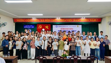 Dấu ấn một hành trình sẻ chia: GS. Bùi Văn Minh và những ước mơ áo trắng