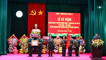 Công ty Cà phê 15 đón nhận Huân chương Bảo vệ Tổ quốc hạng Ba