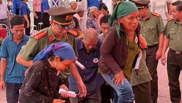 Chung tay chăm sóc sức khỏe người dân vùng khó khăn