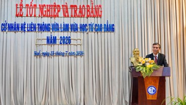 Đại học Y - Dược Huế trao bằng cho 200 cán bộ y tế hệ liên thông