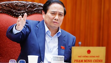 Thủ tướng yêu cầu xử lý tình trạng 'cò giấy tờ' và đơn giản hóa thủ tục hành chính