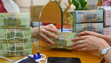 Lãi suất thấp, vì sao dòng tiền vẫn chảy vào ngân hàng?