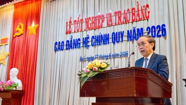 Trường Đại học Y - Dược Huế trao bằng tốt nghiệp cho 370 sinh viên cao đẳng