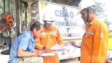 EVNCPC: 50 năm viết nên bản anh hùng ca ánh sáng