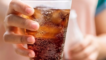 Uống nước ngọt mỗi ngày: Thói quen nhỏ, hệ lụy lớn cho sức khỏe