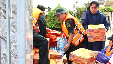 Sư đoàn 315 Quân khu 5 đồng hành cùng người dân vùng lũ ổn định cuộc sống