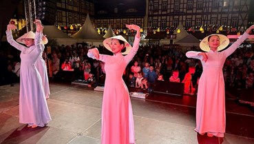 Giữ gìn gốc rễ văn hoá, vun đắp sức mạnh con người