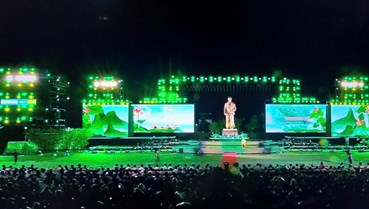 Đêm thiêng Làng Sen – triệu trái tim thành kính nhớ Người