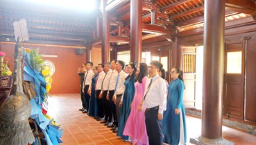 Hưng Nguyên Nam dâng hoa, dâng hương tưởng niệm Tổng Bí thư Lê Hồng Phong