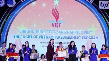 Hành trình tỏa sáng của nam sinh viên khuyết tật ở Nghệ An