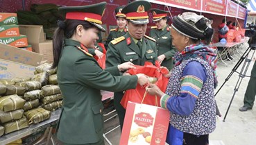 BĐBP tỉnh Lào Cai mang mùa xuân đến với đồng bào biên giới 