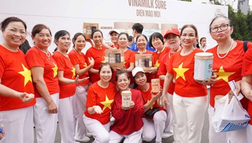 Hàng ngàn người cao tuổi Hà Nội tham gia đồng diễn múa quạt dưỡng sinh